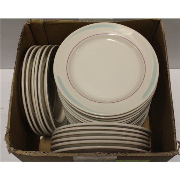 BOX OF DECORATIVE 8  ONEIDA PLATES