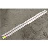 Image 1 : 48" ALUMINUM COMMERCIAL GLASS ORDER RAIL