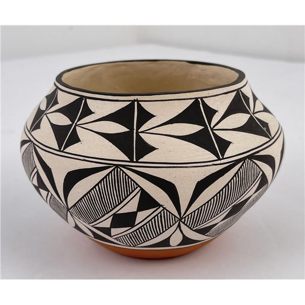 LA Cheromiah Old Laguna Indian Pottery Vase Pot