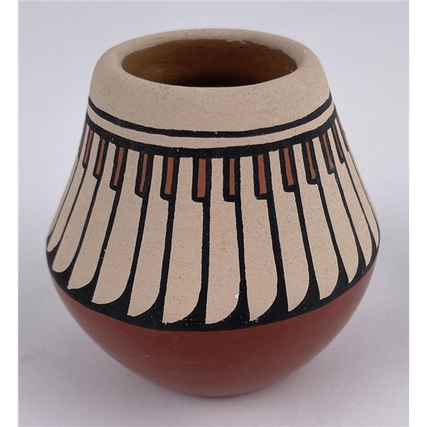 Minnie Vigil Santa Clara Pueblo Indian Pot Vase