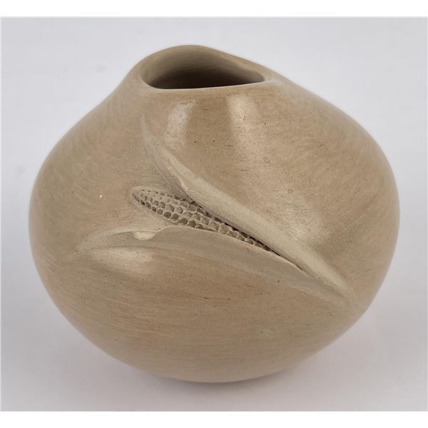 Hopi Indian Pottery Vase Iris Y Nampeyo