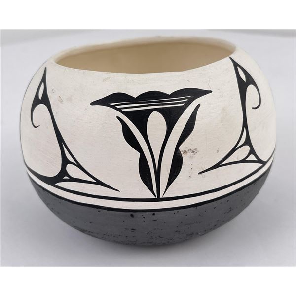 Laguna Pueblo Acoma Indian Pot