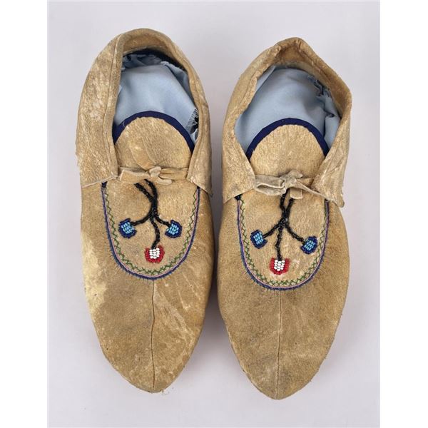 Cree Native American Indian Beaded Moccasins