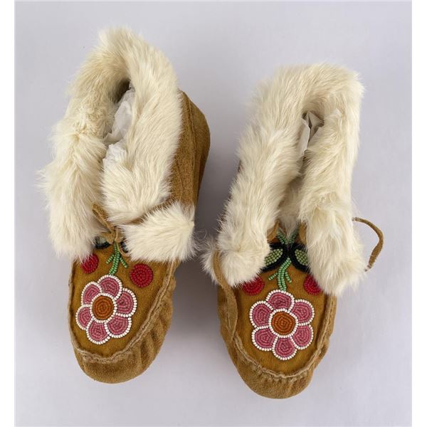 Alaskan Inuit Eskimo Beaded Moccasins