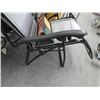 Image 2 : 2-Zero Gravity reclining lawn chair