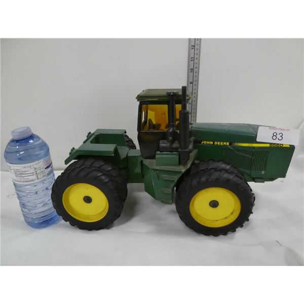 John Deere 8560 toy diecast model  tractor