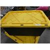 Image 1 : plastic tote With Lid