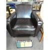 Image 1 : leather Looking armchair