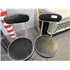 Image 1 : 2 stools