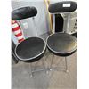 Image 2 : 2 stools
