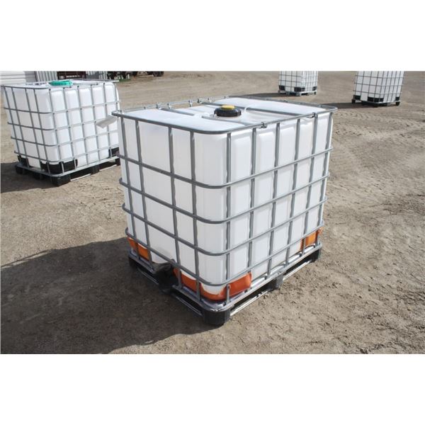 Unknown 200 gal liquid poly tote