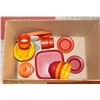 Image 1 : BOX OF ASSORTED VINTAGE TUPPERWARE