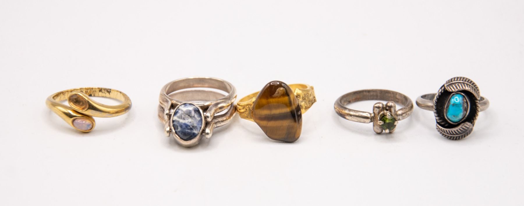 LOT OF 5 ASSORTED RINGS