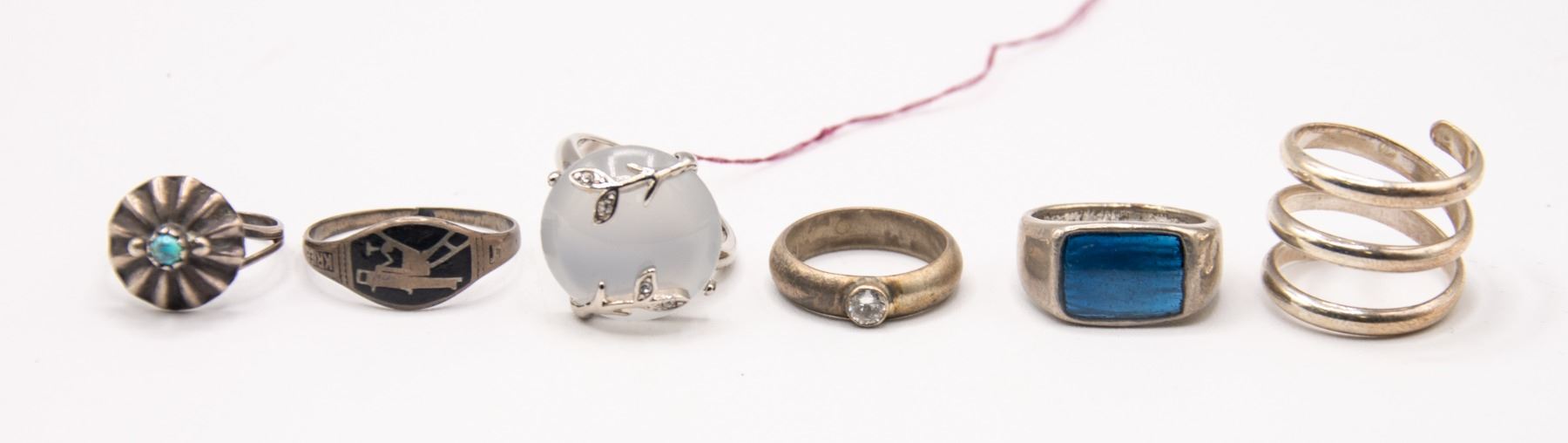 LOT OF 5 ASSORTED RINGS