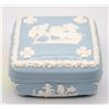 Image 1 : WEDGEWOOD EMBOSSED KEEPSAKE BOX