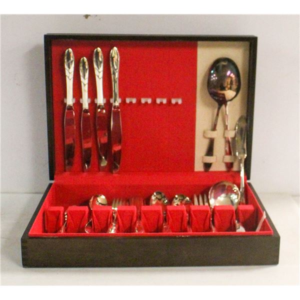 1932 LADY HAMILTON SILVER PLATED FLATWARE SET