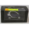 Image 1 : 1:43 DIECAST SMART CAR W BOX