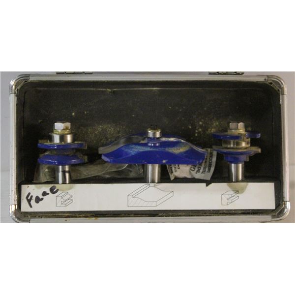 SET OF FANCY ROUTER BITS IN CASE