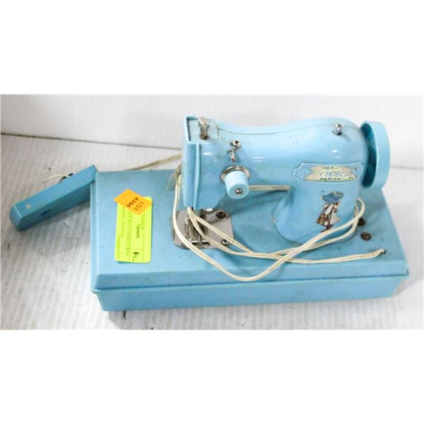 VINTAGE HOLLY HOBBIE SEWING MACHINE - UNTESTED