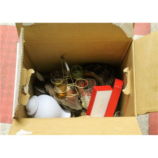 BOX OF ASSORTED ANTIQUE COLLECTIBLES