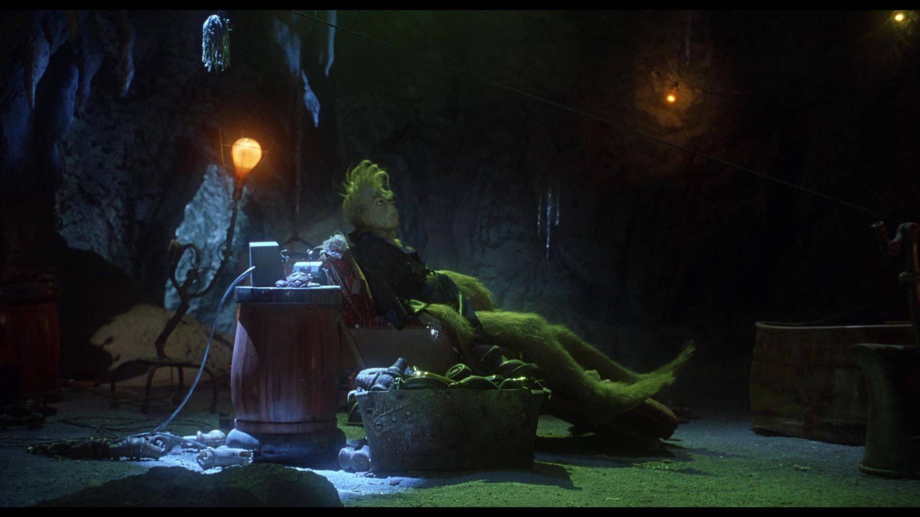 How the Grinch Stole Christmas The Grinch’s (Jim Carrey) Costume Feet