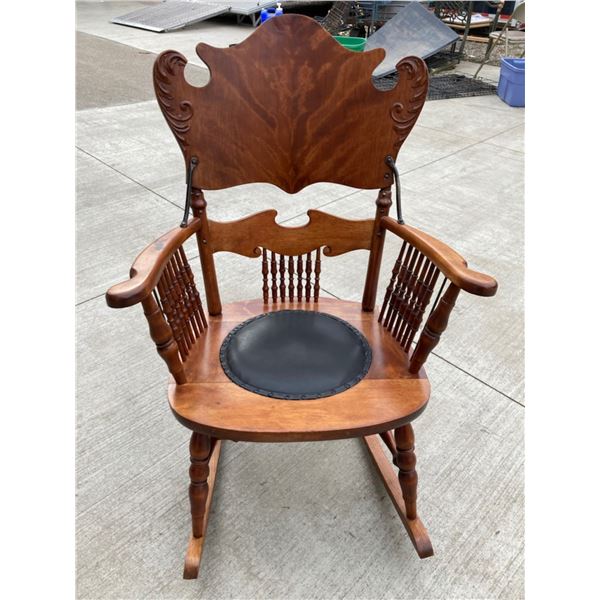 ANTIQUE OAK ROCKER WITH ROUND PADDED SEAT