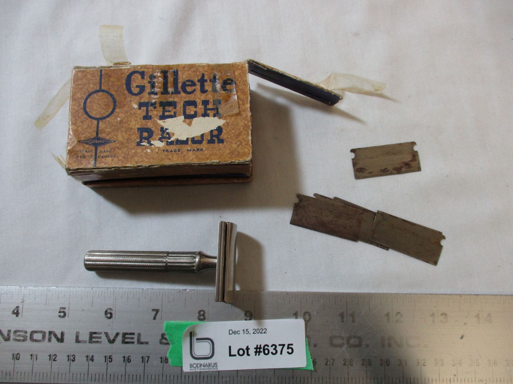 Gillette Razor Pyramid Box Gillette razor in box - poor - Bodnarus Auctioneering
