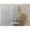 Image 2 : Authentic milk glass vase