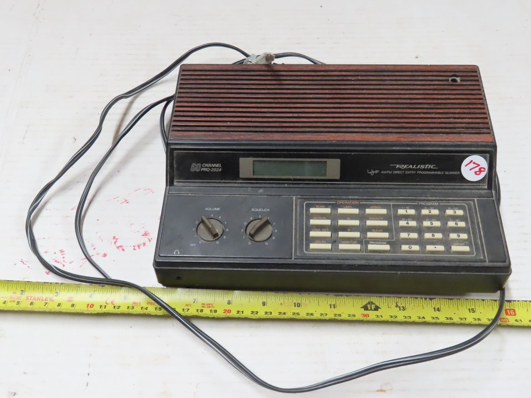 Antique Realistic Radio (AM/FM Direct programable scanner