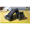 Image 2 : 2 Pairs Men's Winter Boots Size 12