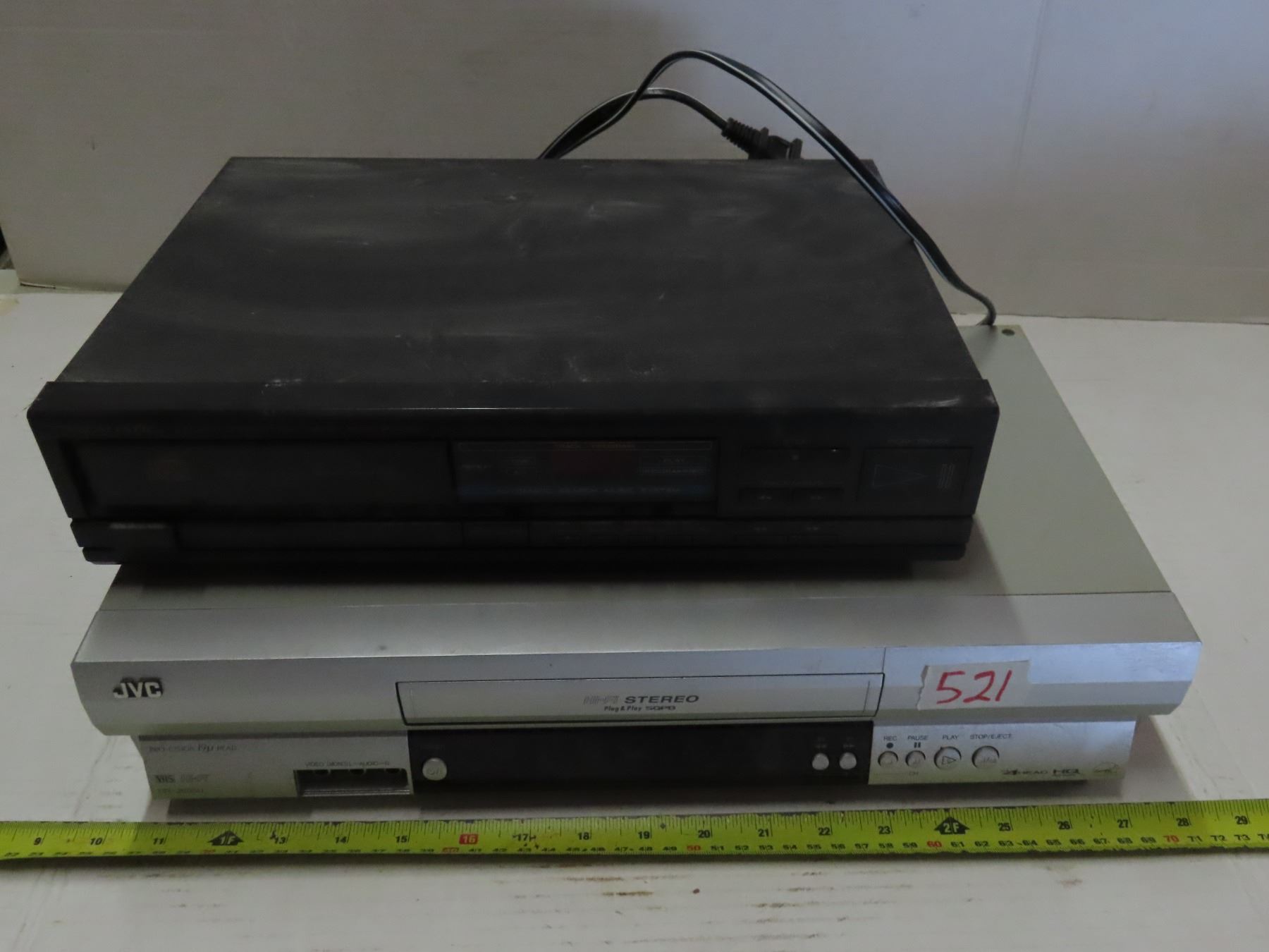 Jvc Vhs JVC VHS player Realistic Go-2400 Series DVD player - Schmalz Auctions