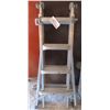 Image 1 : MasterCraft 300lb / 136kg foldable/collapsible ladder
