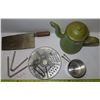 Image 2 : Tea kettle + food grater + 2 nut crackers + camping coffee cup + meat cleave