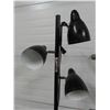 Image 2 : 3 light corner lamp stand