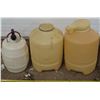 Image 2 : 3 plastic dispenser jugs