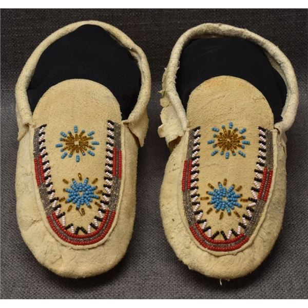 WOODLANDS INDIAN MOCCASINS
