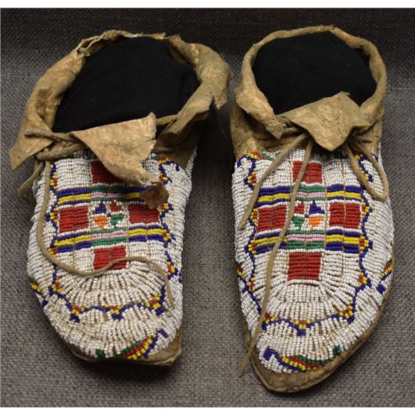 CHEYENNE INDIAN MOCCASINS