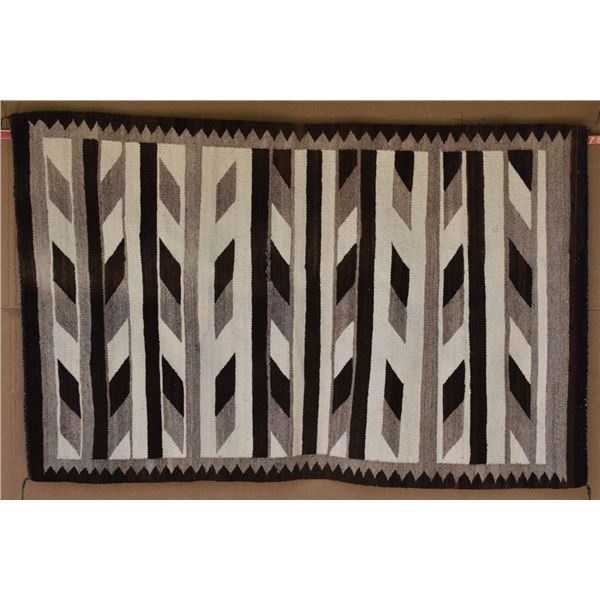 NAVAJO INDIAN TEXTILE