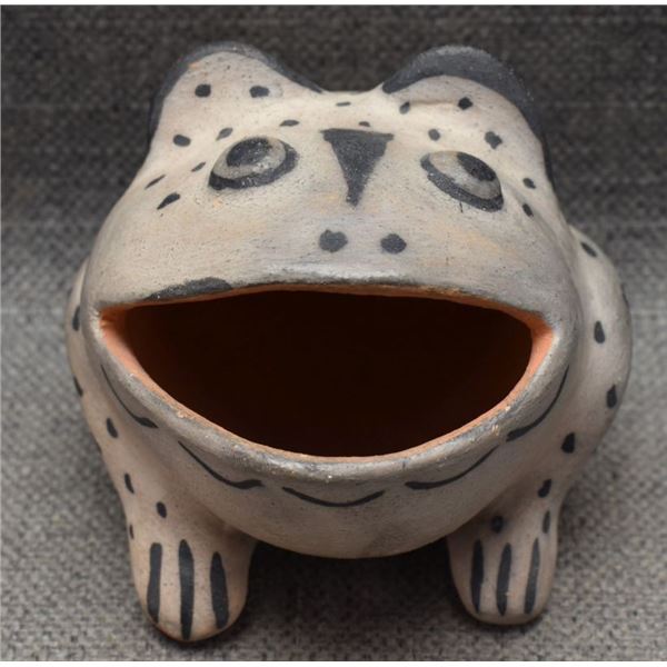 COCHITI INDIAN POTTERY FROG