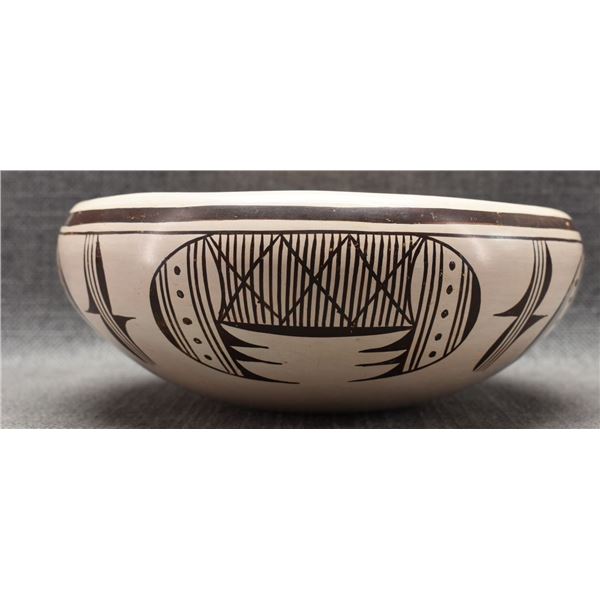 HOPI INDIAN POTTERY BOWL ( HELEN NAHA)