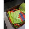 Image 2 : BOX OF HIGH VIS CLOTHING AND HARD HAT