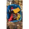 Image 1 : TOTE OF WHEEL CHOCKS, AXLE STANDS AND TRAILER JACK