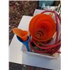 Image 2 : TOTE OF FUNNELS AND TRANSFER PUMPS