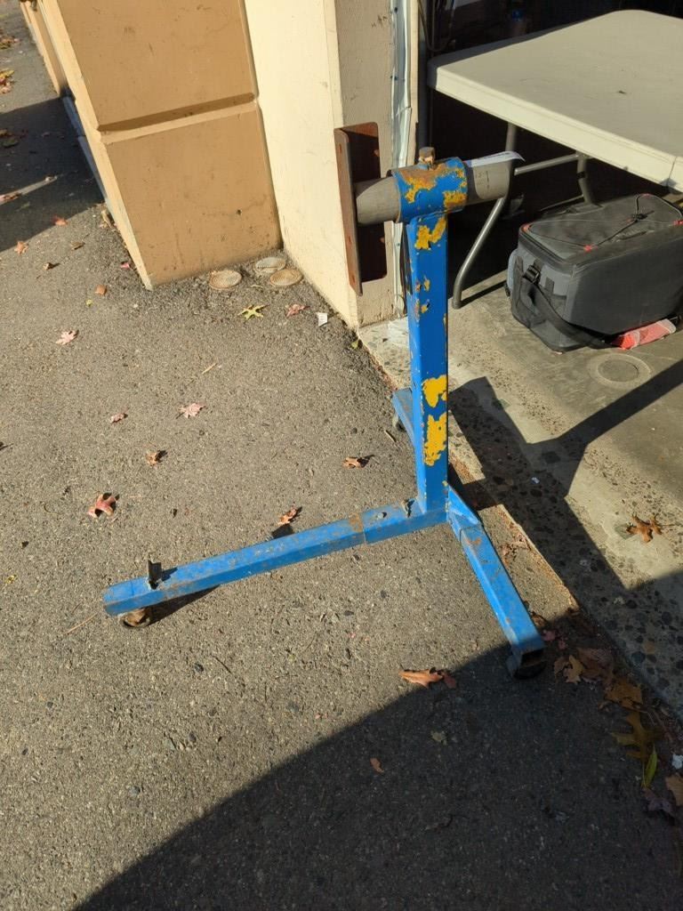 BLUE ENGINE STAND
