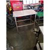 Image 2 : 2 WORK BENCH TABLES