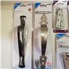 Image 2 : LOT OF NEW GATE HANDLES, HINGES AND HARWARE