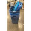 Image 1 : 6 RUBBERMAID STORAGE TOTES WITH LIDS