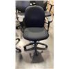 Image 2 : 2 EXECUTIVE GAS LIFT OFFICE CHAIRS