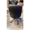 Image 9 : 2 EXECUTIVE GAS LIFT OFFICE CHAIRS