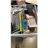 Image 2 : TRAY OF PHONE AND TABLET CASES, HOME DECOR SIGNS